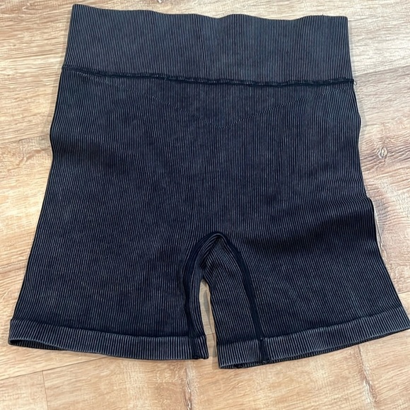 Aura Gray Ribbed Seamless Biker Shorts - Picture 1 of 4